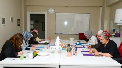 Diyarbakır Büyükşehir Belediyesinin DİSMEK kurslarından faydalanan 357 kadın hem mesleki
