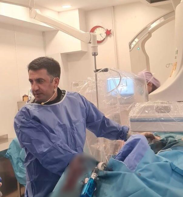 Memorial Dicle Hastanesinde görevli kardiyoloji uzmanı Prof. Dr. Serkan Akdağ,