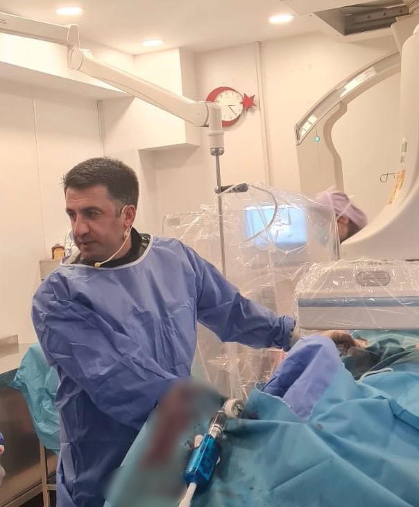 Memorial Dicle Hastanesinde görevli kardiyoloji uzmanı Prof. Dr. Serkan Akdağ,