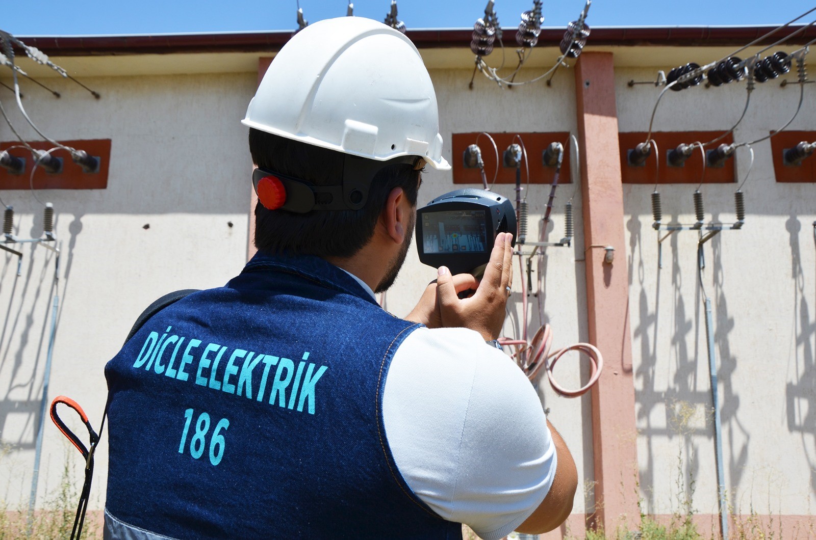 Dicle Elektrik, müşterilerine kesintisiz ve kaliteli enerji sunmak için teknolojik