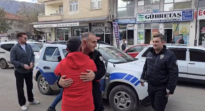 Diyarbakır'da kavga ihbarına giden polislere sürpriz!