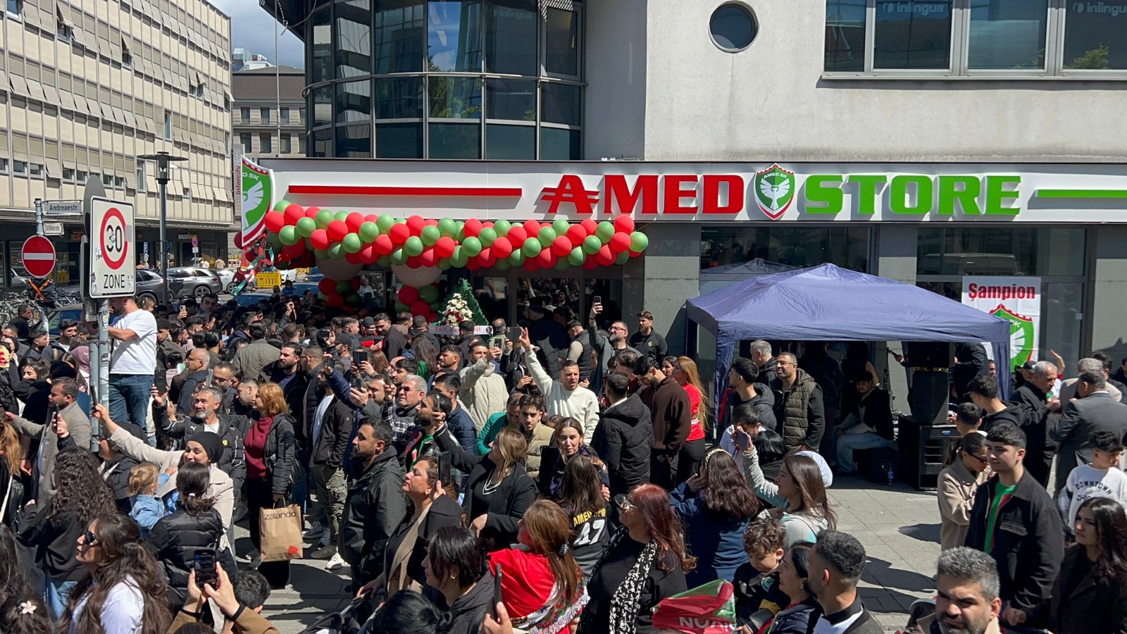 Amedspor’un resmi ürün mağazası Amedstore, Avrupa’daki ilk şubesini Almanya’nın Hannover
