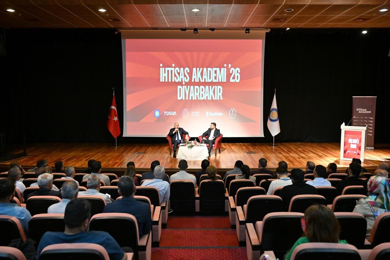 Dicle Üniversitesi ev sahipliğinde, Türkiye Gençlik Vakfı tarafından düzenlenen “İhtisas