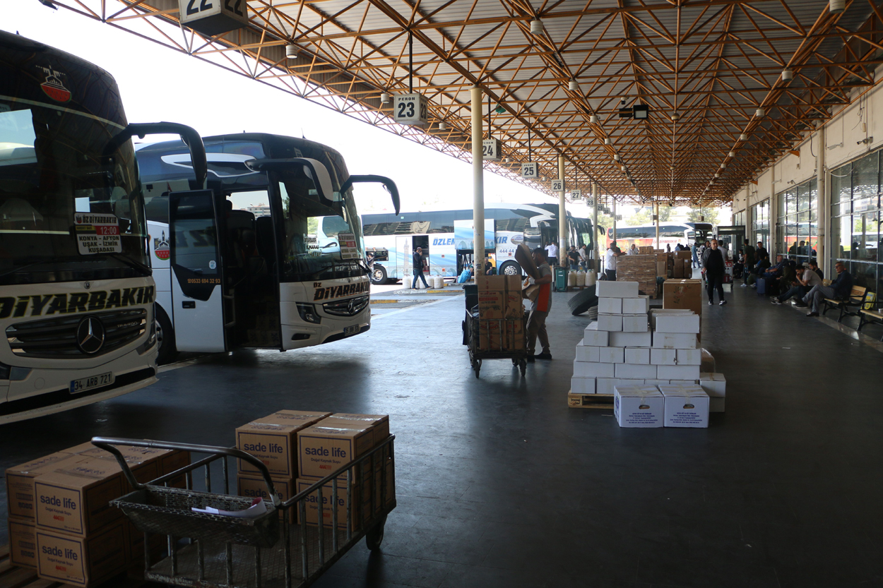 Diyarbakır Şehirlerarası Otobüs Terminali'nde 9 günlük bayram tatili için firmalar