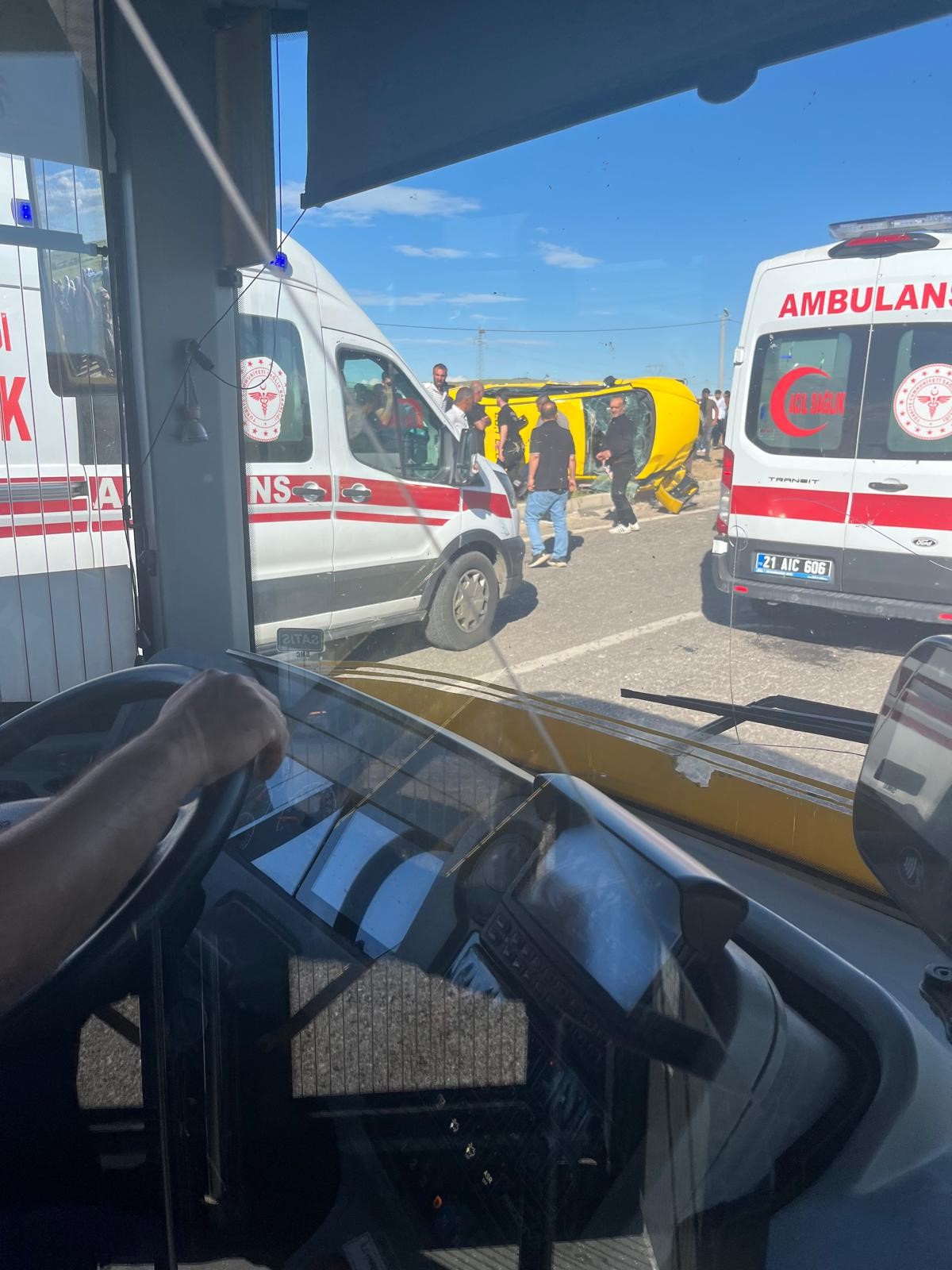 Diyarbakır'da otomobiller çarpıştı: 6 yaralı