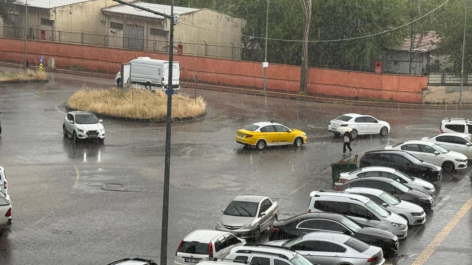Diyarbakır'da kuvvetli sağanak etkili oldu