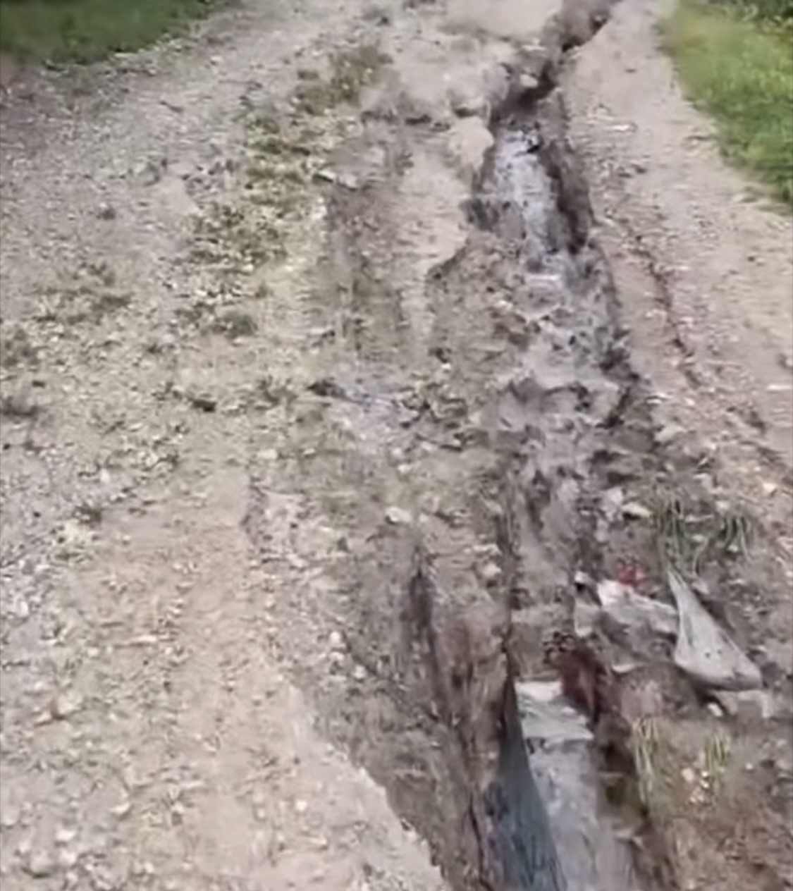 Diyarbakır'da etkili olan sağanak yağış hayatı olumsuz etkiledi