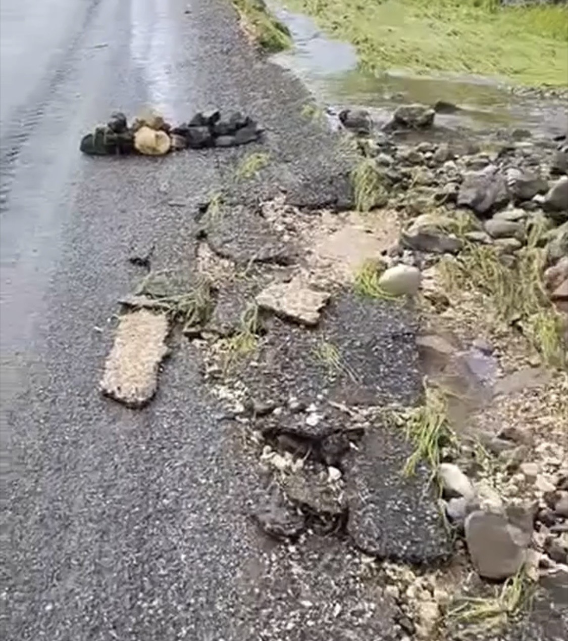 Diyarbakır'da etkili olan sağanak yağış hayatı olumsuz etkiledi