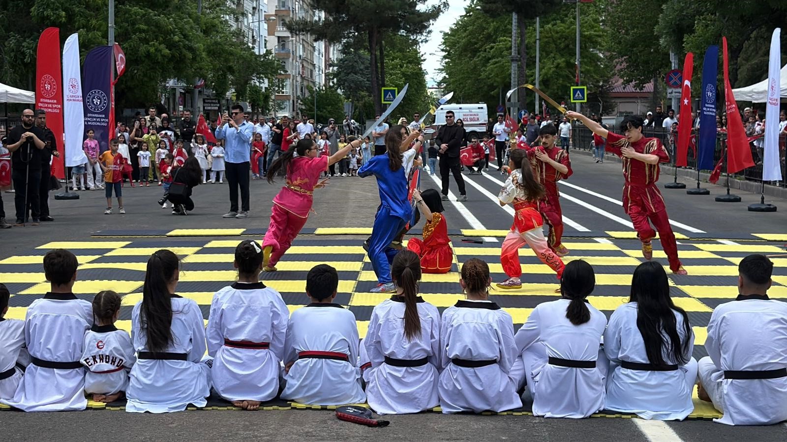 Diyarbakır’da 19 Mayıs Atatürk’ü Anma, Gençlik ve Spor Bayramı dolayısıyla