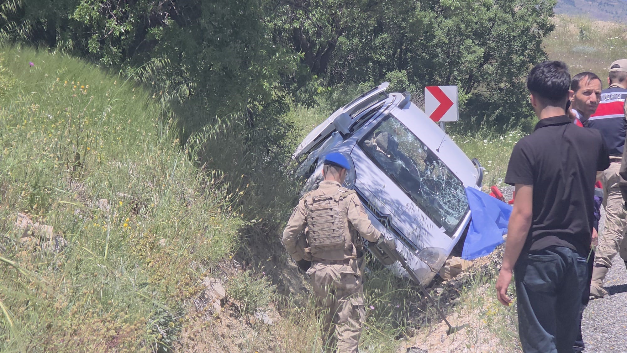 Diyarbakır'da ağabey, kardeşinin olduğu aracı taradı: 1 ölü, 1 ağır yaralı