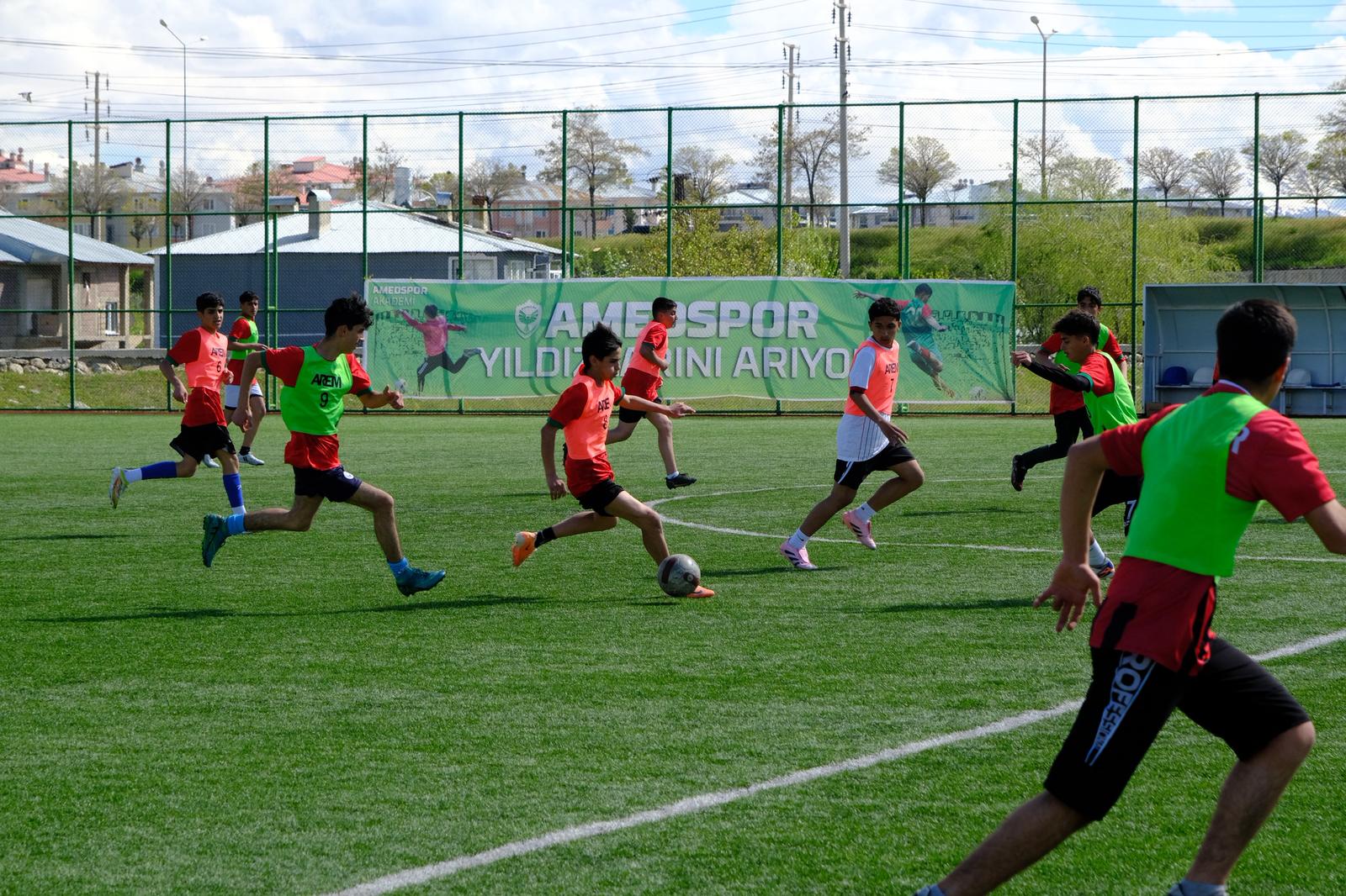 Amedspor'da geleceğin sporcularını keşfetmek ve altyapı yapılanmasını güçlendirmek amacıyla düzenlenen