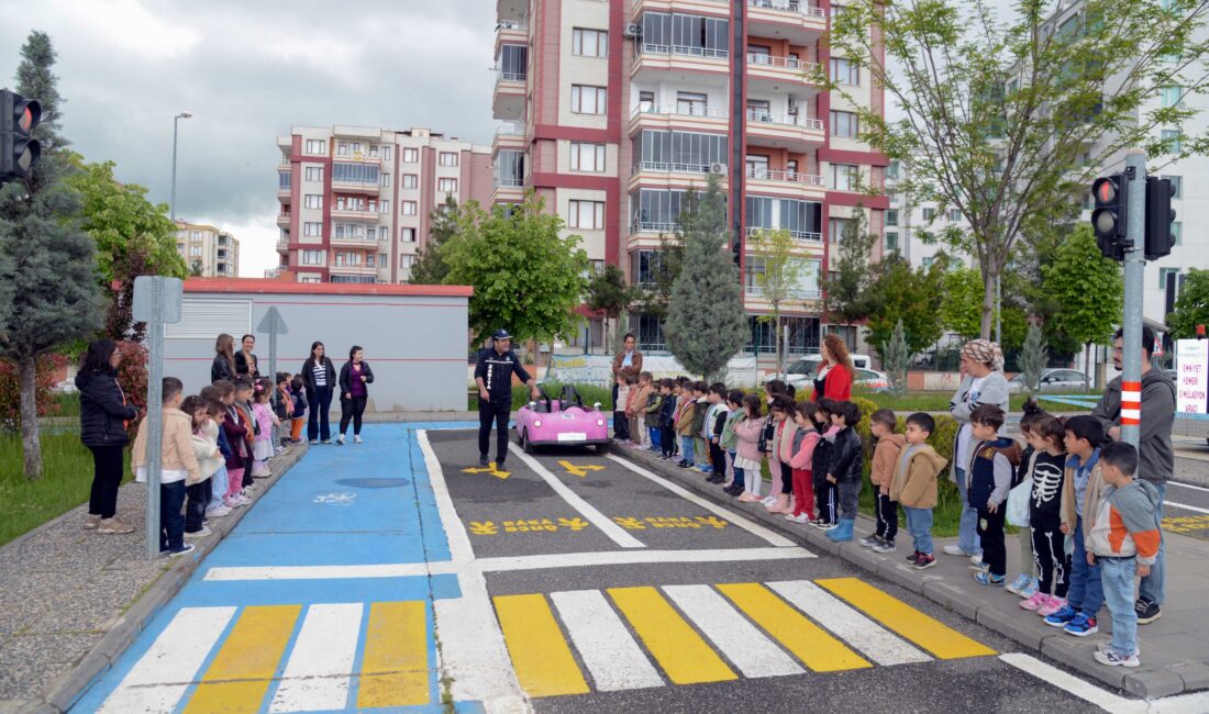 Diyarbakır Büyükşehir Belediyesi, Trafik ve İlk Yardım Haftası kapsamında düzenlenen