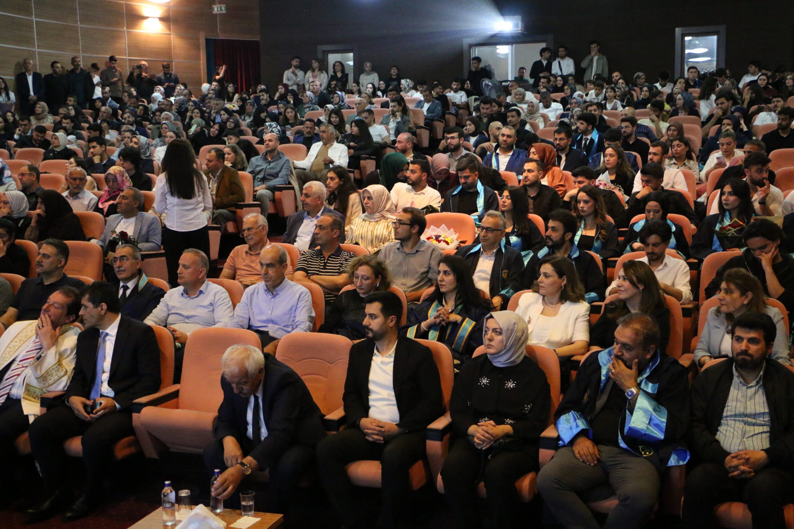 DİSİDER Başkanı Akbaş'tan mezun olan öğrencilere tavsiyeler