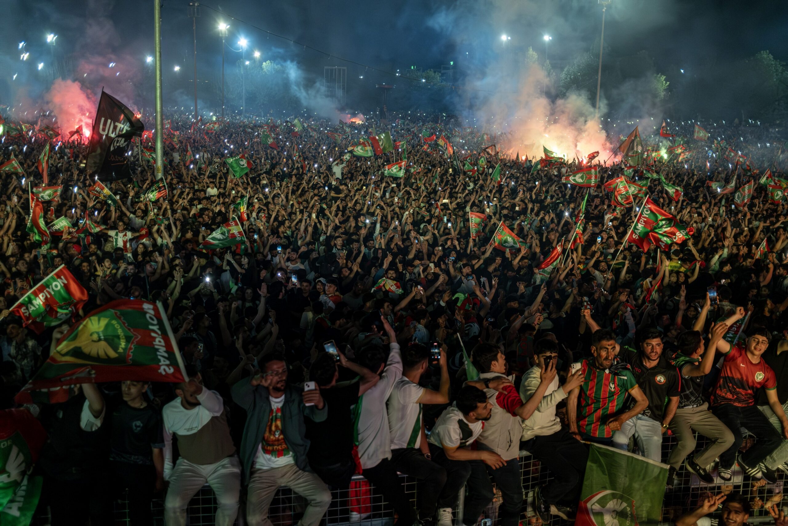 Amedspor Süper Lig Coşkusunu Yüzbinlerle Kutladı