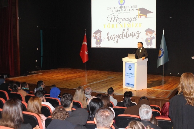 Dicle Üniversitesi İletişim Fakültesi’nde mezuniyet coşkusu yaşandı