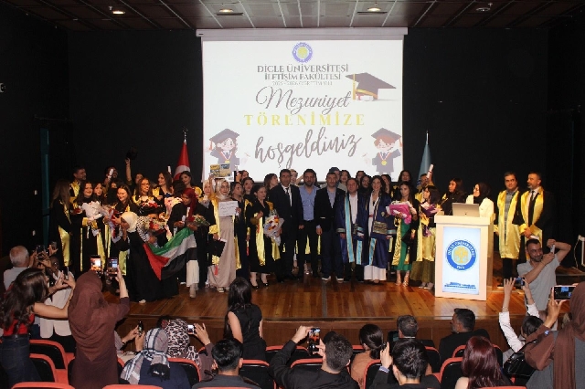 Dicle Üniversitesi İletişim Fakültesi 2025–2026 Eğitim-Öğretim Yılı Mezuniyet Töreni büyük