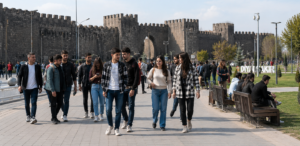 Türkiye İstatistik Kurumu’nun (TÜİK) yayımladığı “İstatistiklerle Gençlik 2025” bülteni, Türkiye