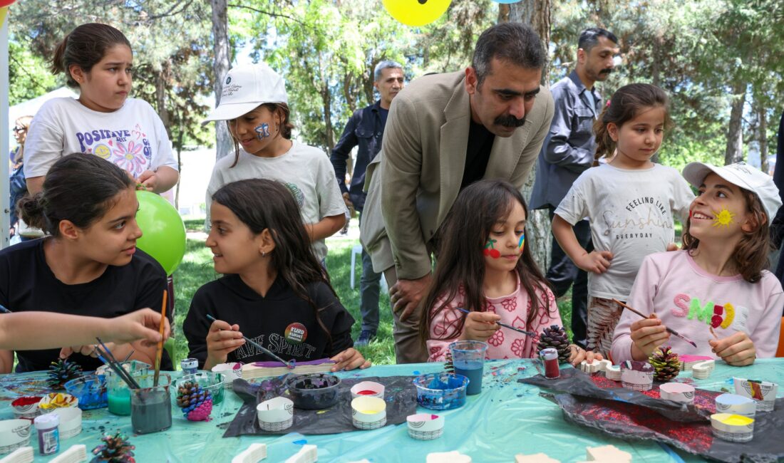 Diyarbakır Büyükşehir Belediyesinin 15 Mayıs Kürt Dil Bayramı kapsamında düzenlediği