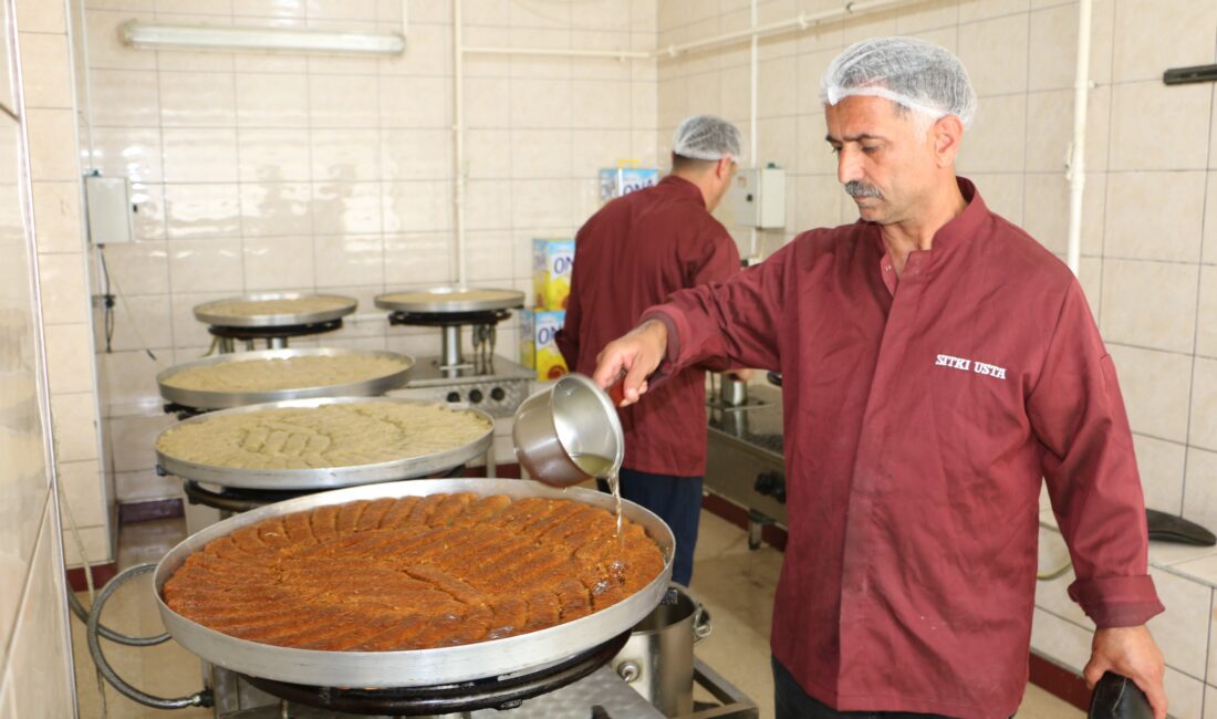 Diyarbakır'da Kurban Bayramında tatlı siparişlerinin yetiştirilmesi için işletmeler 3 vardiya