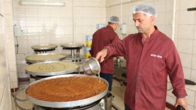 Diyarbakır'da Kurban Bayramında tatlı siparişlerinin yetiştirilmesi için işletmeler 3 vardiya