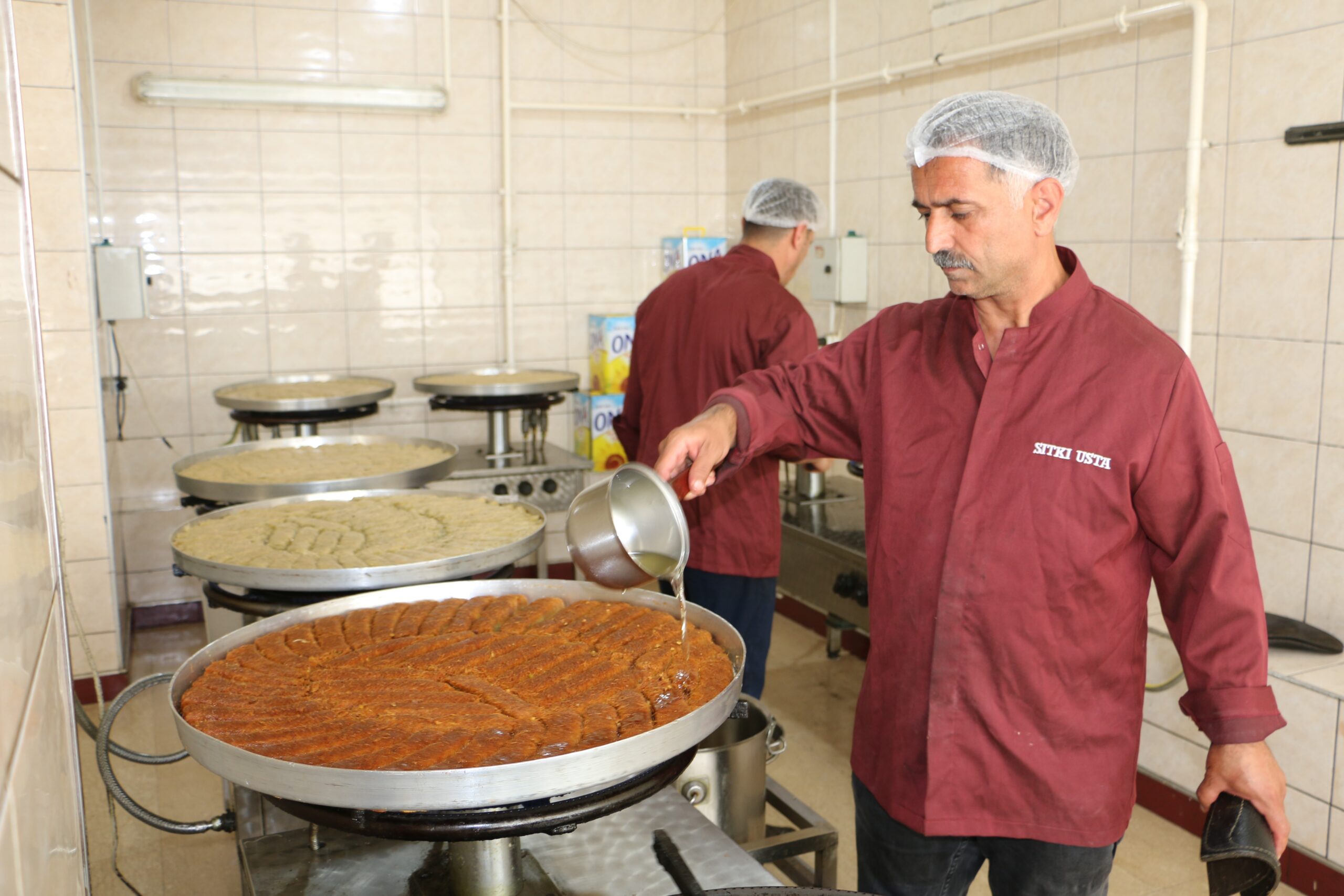 Diyarbakır'da Kurban Bayramında tatlı siparişlerinin yetiştirilmesi için işletmeler 3 vardiya