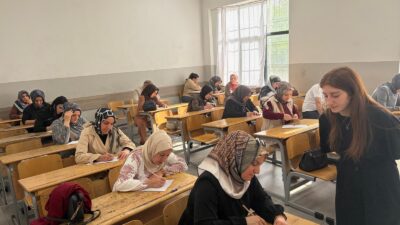 Diyarbakır'da Mehmetçik Anadolu Lisesi'nde düzenlenen "Velilerle Kitap Okuma Etkinliği" ile