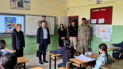 Diyarbakır'ın Dicle İlçe Kaymakamı Mustafa Atış, ziyaret ettiği kırsal Meydan