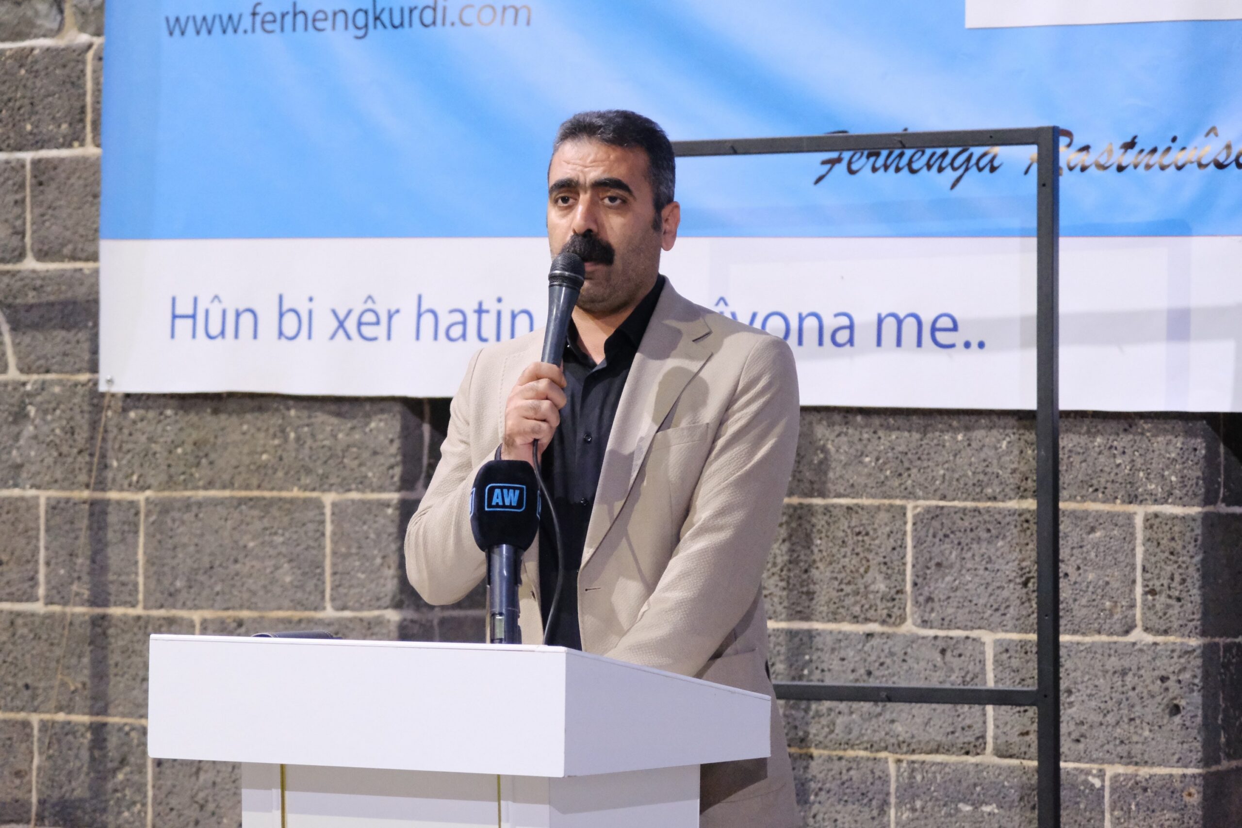 Diyarbakır’da Kürtçe yazım sözlüğü için resepsiyon düzenlendi