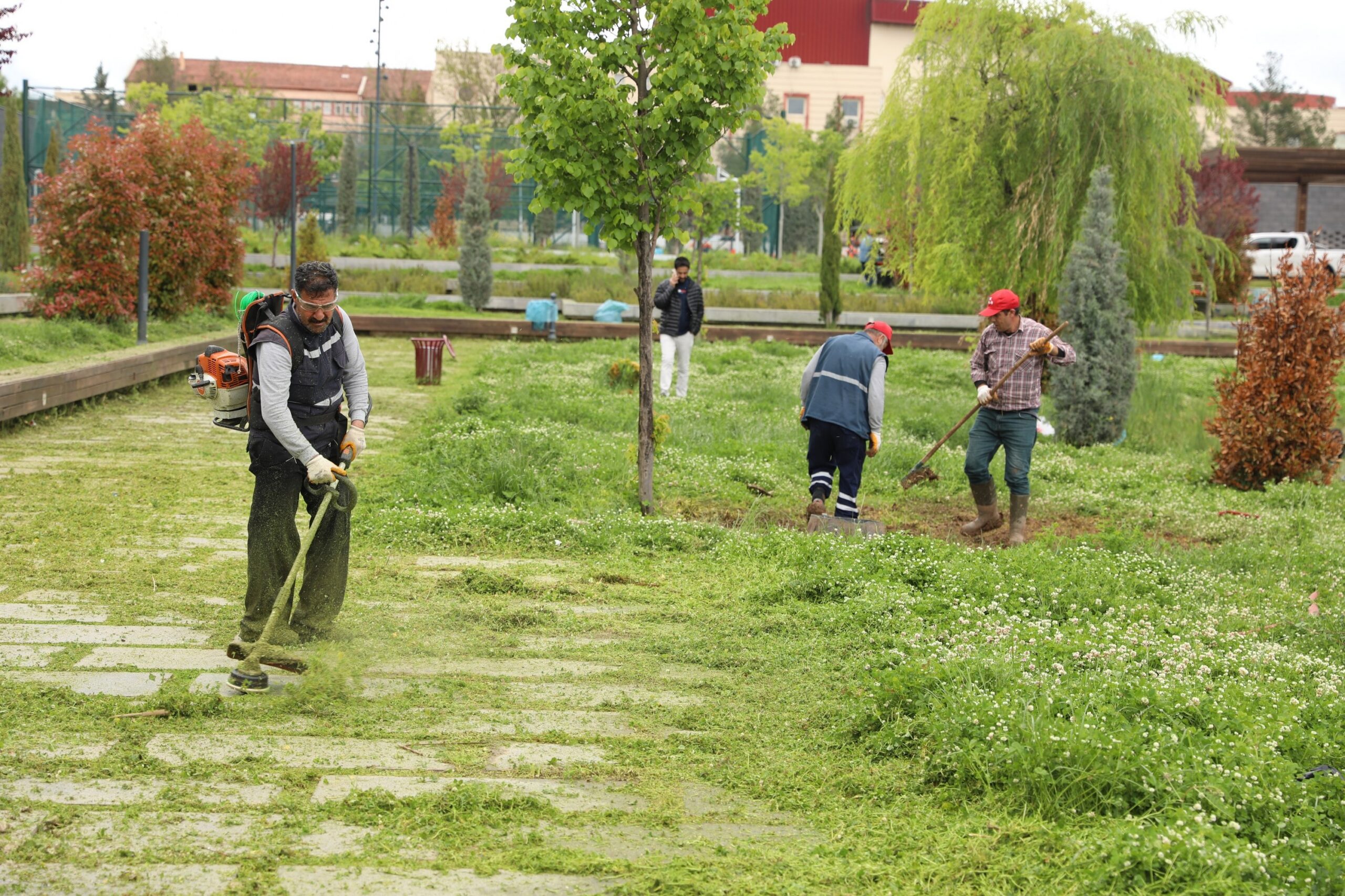 Diyarbakır Büyükşehir Belediyesi, kent genelindeki parklar, bahçeler, çocuk oyun alanları