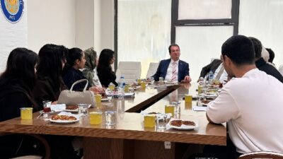 Dicle Üniversitesi Rektörü Prof. Dr. Kamuran Eronat, Edebiyat Fakültesi 1.