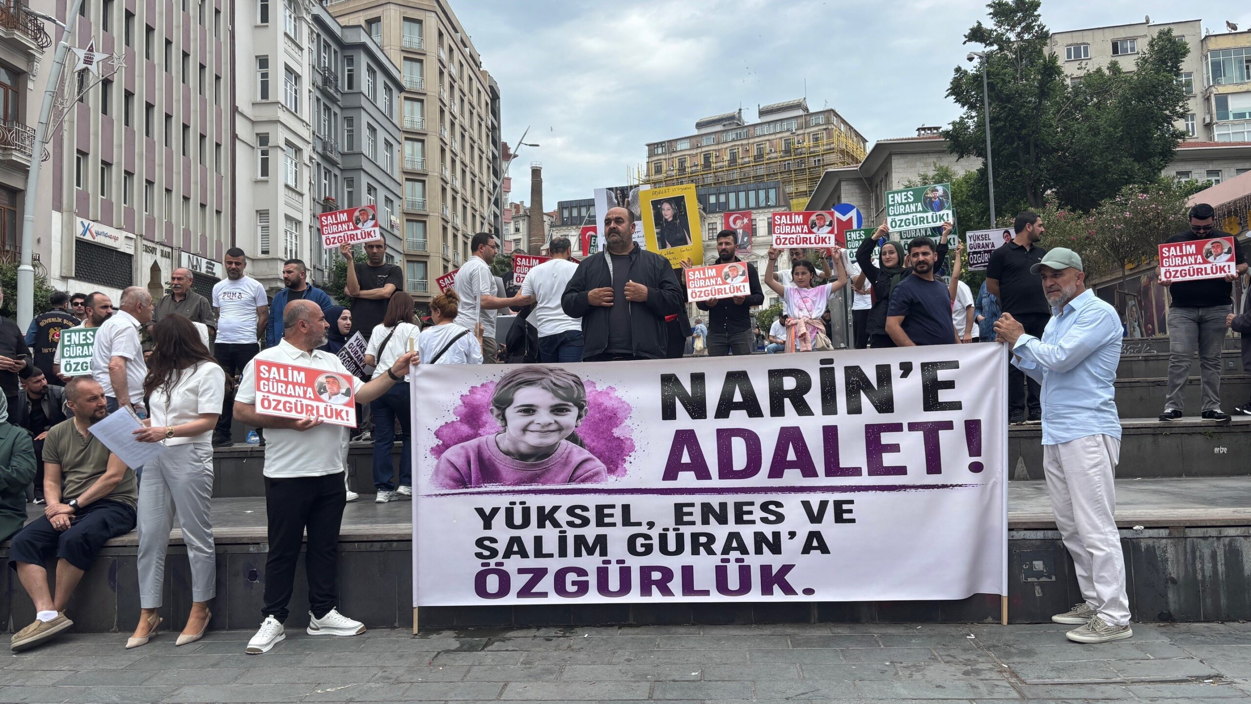 Narin Güran'ın babası Arif Güran ile ağabeyi Baran Güran, mahkeme