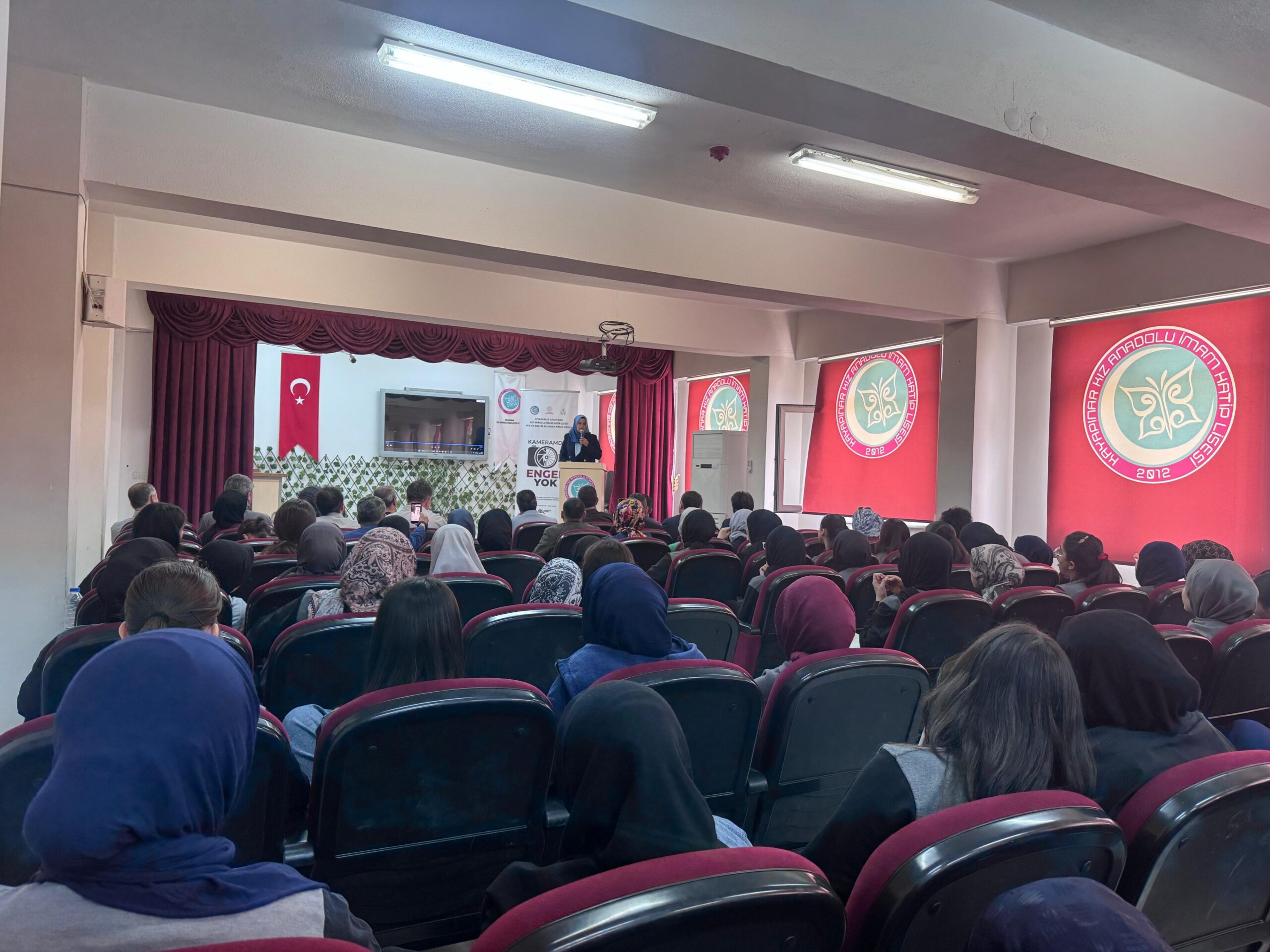 Diyarbakır’da “Elif’in Rengi” belgeseline yoğun ilgi