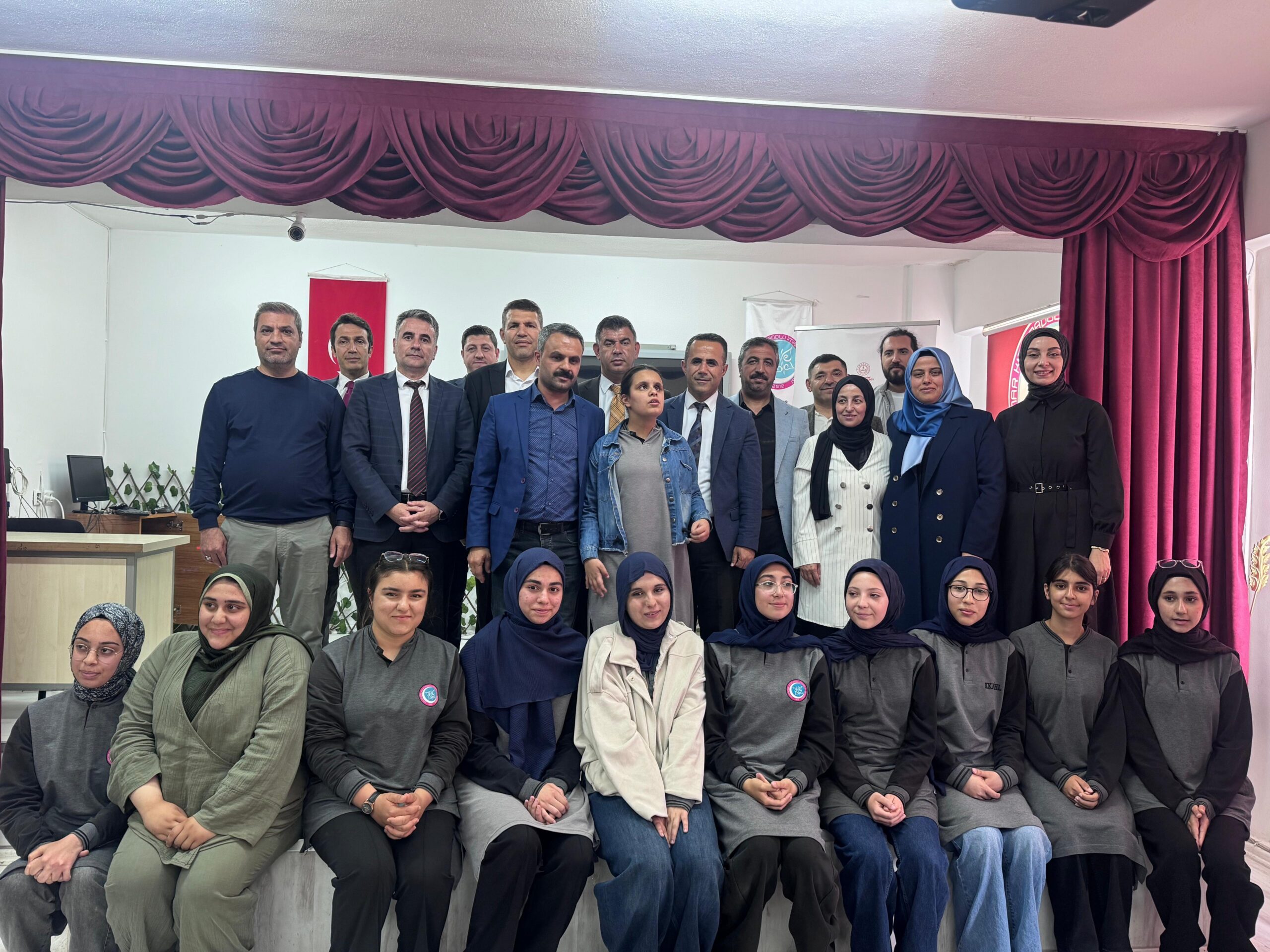 Diyarbakır Kayapınar Kız Anadolu İmam Hatip Lisesi’nde yürütülen “Kameramda Engel