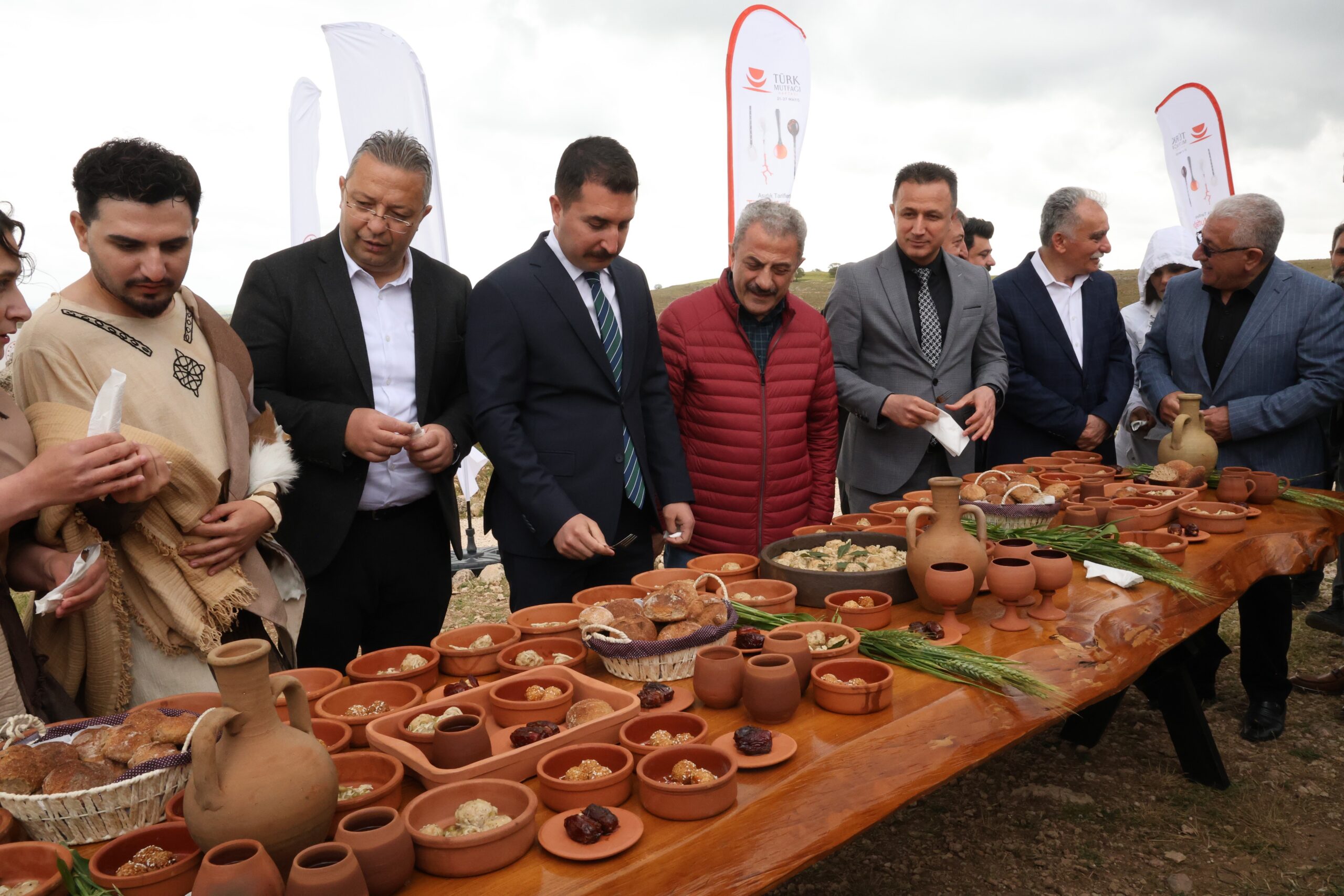 Zerzevan Kalesinde Roma mutfağı gün yüzüne çıkartıldı