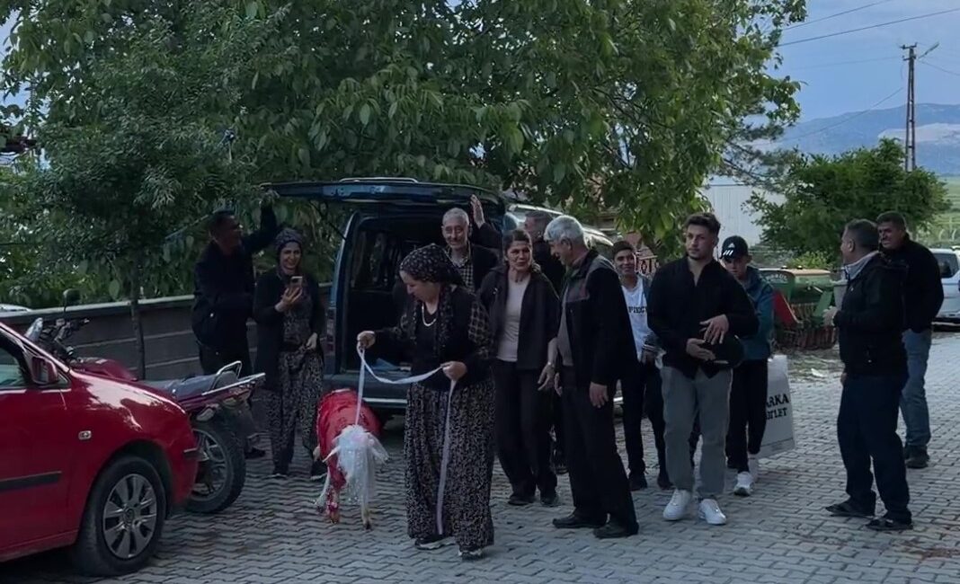 Vatani görevi nedeniyle Diyarbakır'da bulunan genç Kurban Bayramı'nda genç nişanlısına