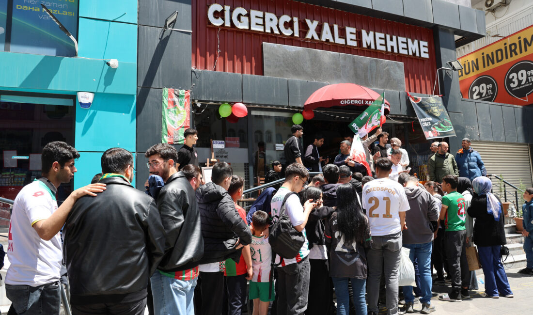 Diyarbakır'da bir ciğerci, Amed Sportif Faaliyetler'in Süper Lige çıkması üzerine