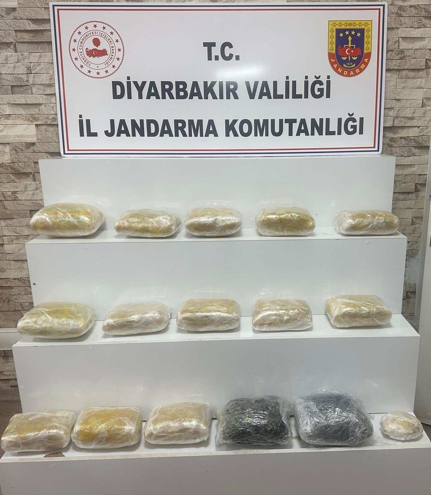 Diyarbakır'da jandarma ekiplerince düzenlenen operasyonda 198 kilo uyuşturucu madde ele