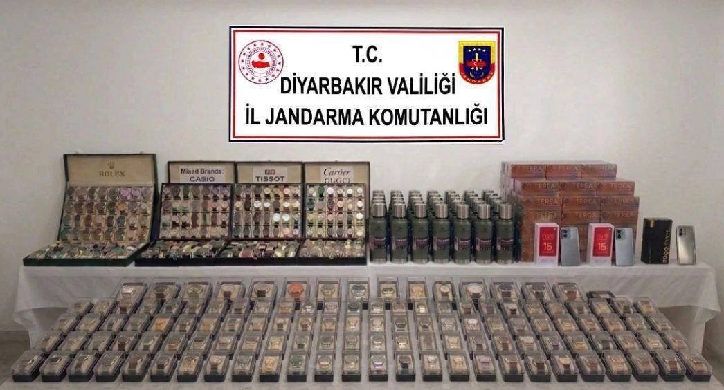 Diyarbakır'da yapılan operasyonlarda çok sayıda gümrük kaçağı ürün ele geçirilirken,
