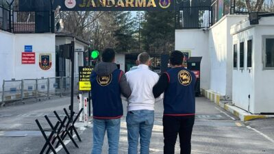 Diyarbakır'da jandarma ekiplerince düzenlenen operasyonlarda haklarında kesinleşmiş hapis cezası bulunan