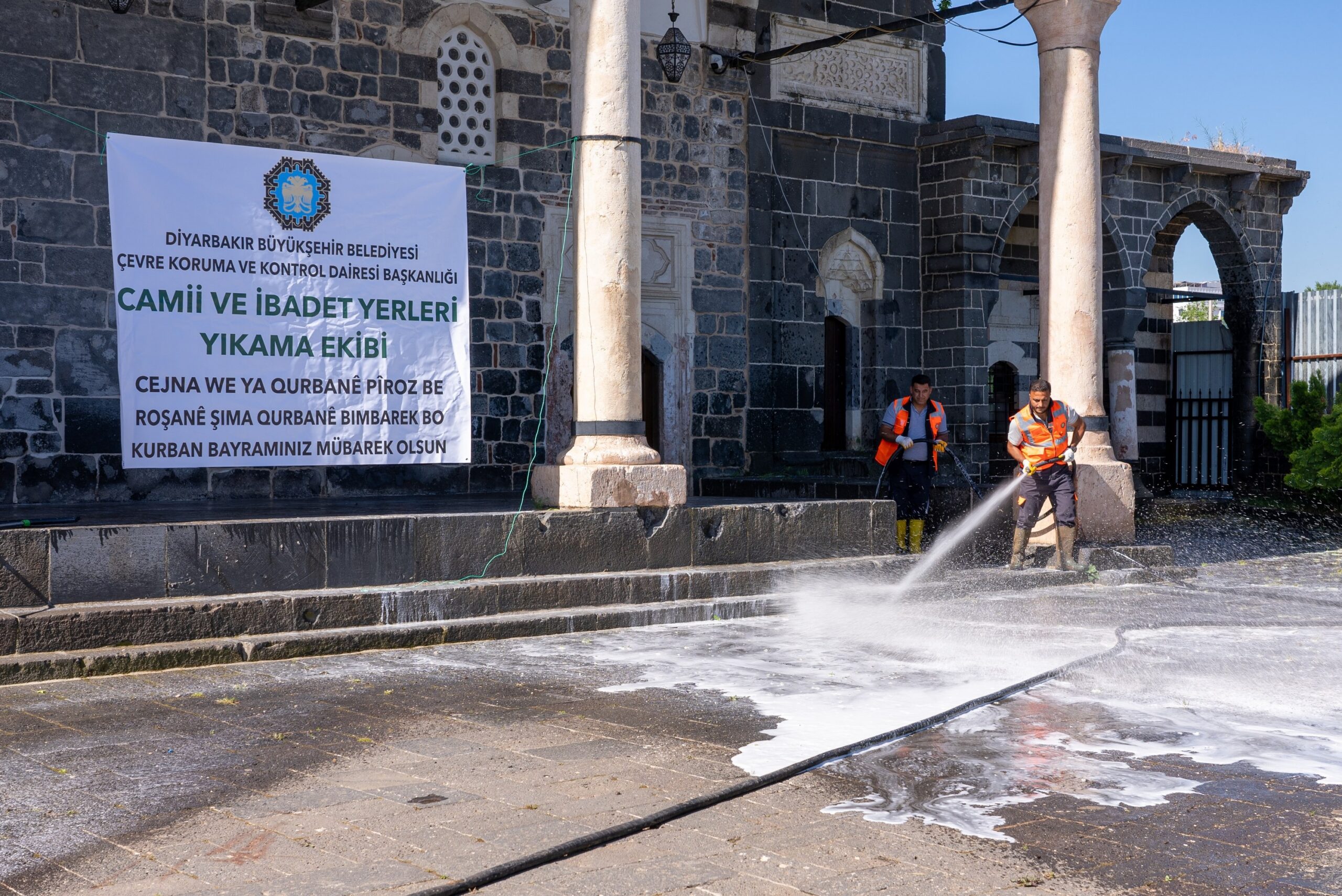 Diyarbakır Büyükşehir Belediyesi, Kurban Bayramı dolayısıyla kent genelindeki ibadethanelerde iç
