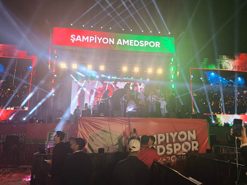 Amedspor Süper Lig Coşkusunu Yüzbinlerle Kutladı