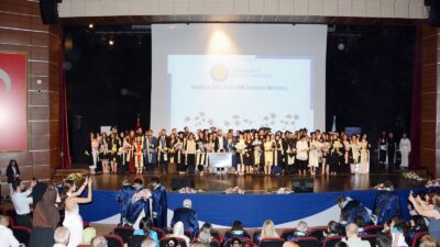 Dicle Üniversitesi 15 Temmuz Kültür ve Kongre Merkezi’nde gerçekleştirilen törene;