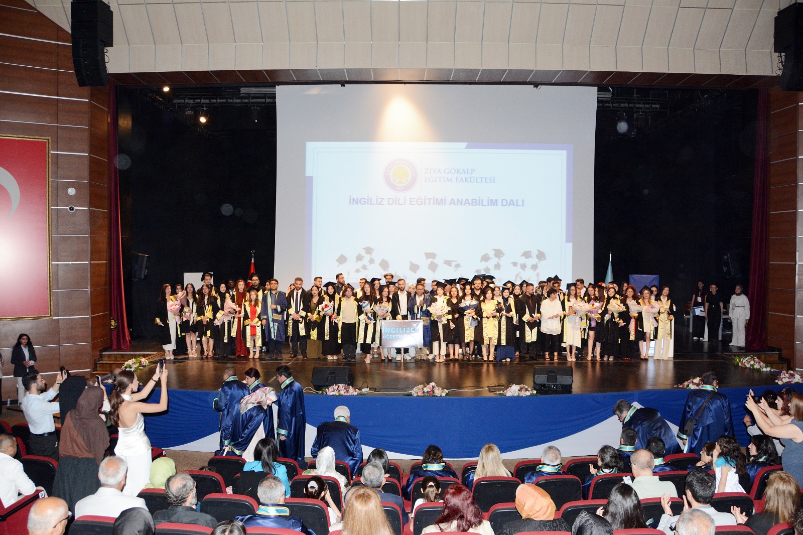 Dicle Üniversitesi 15 Temmuz Kültür ve Kongre Merkezi’nde gerçekleştirilen törene;