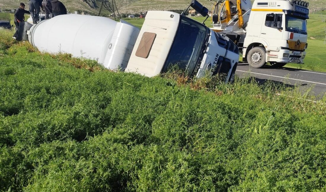 Diyarbakır'ın Silvan ilçesinde beton mikserinin devrildiği kazada sürücü hafif yaralandı.
