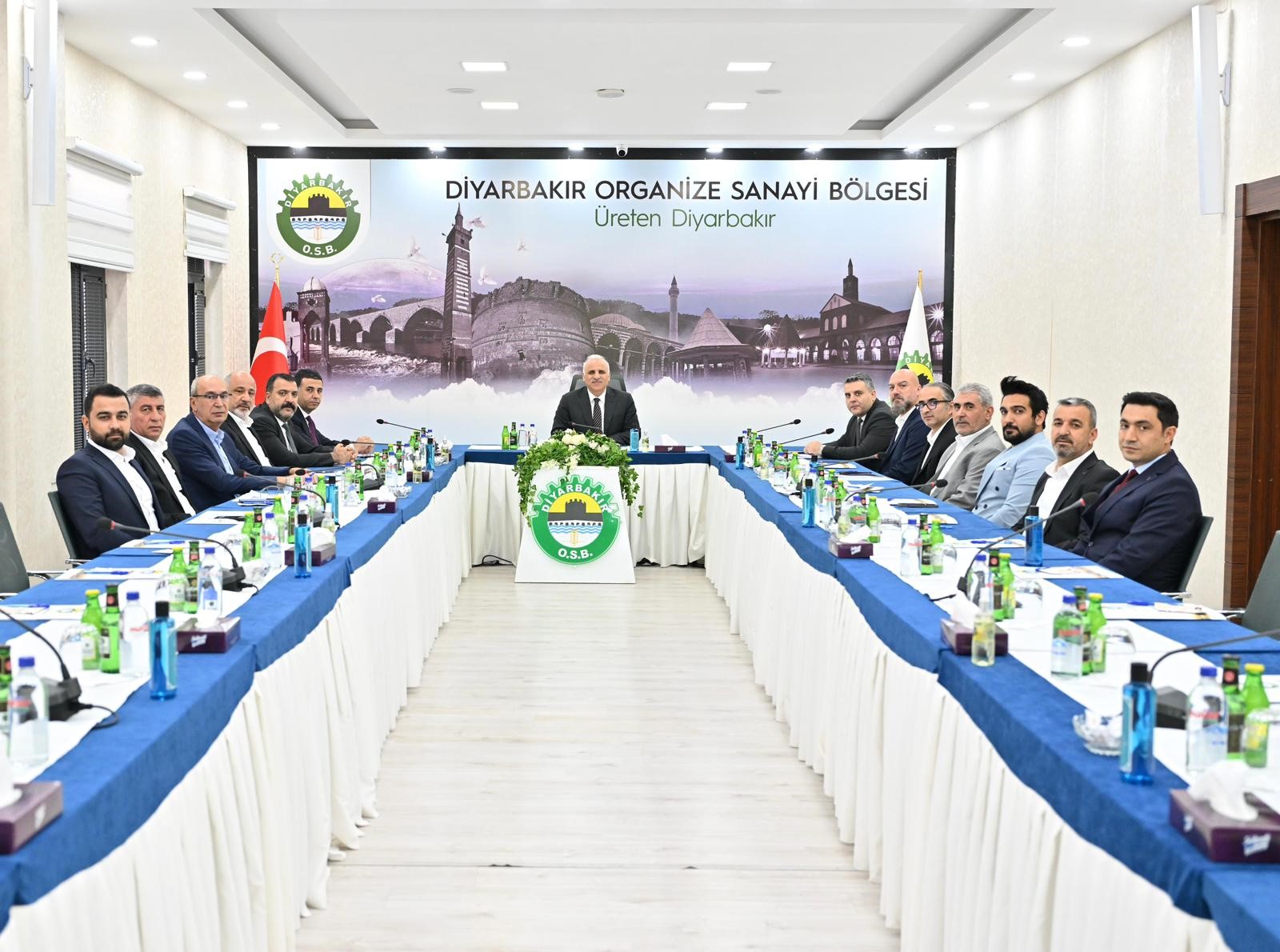 Yeni seçilen Diyarbakır Organize Sanayi Bölgesi (OSB) yönetimi ve müteşebbis