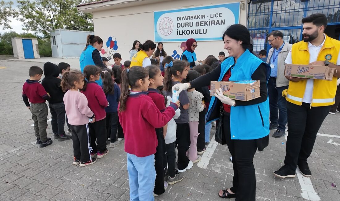 Diyarbakır Büyükşehir Belediyesi, Dünya Süt Haftası kapsamında Lice ilçesindeki ilkokul