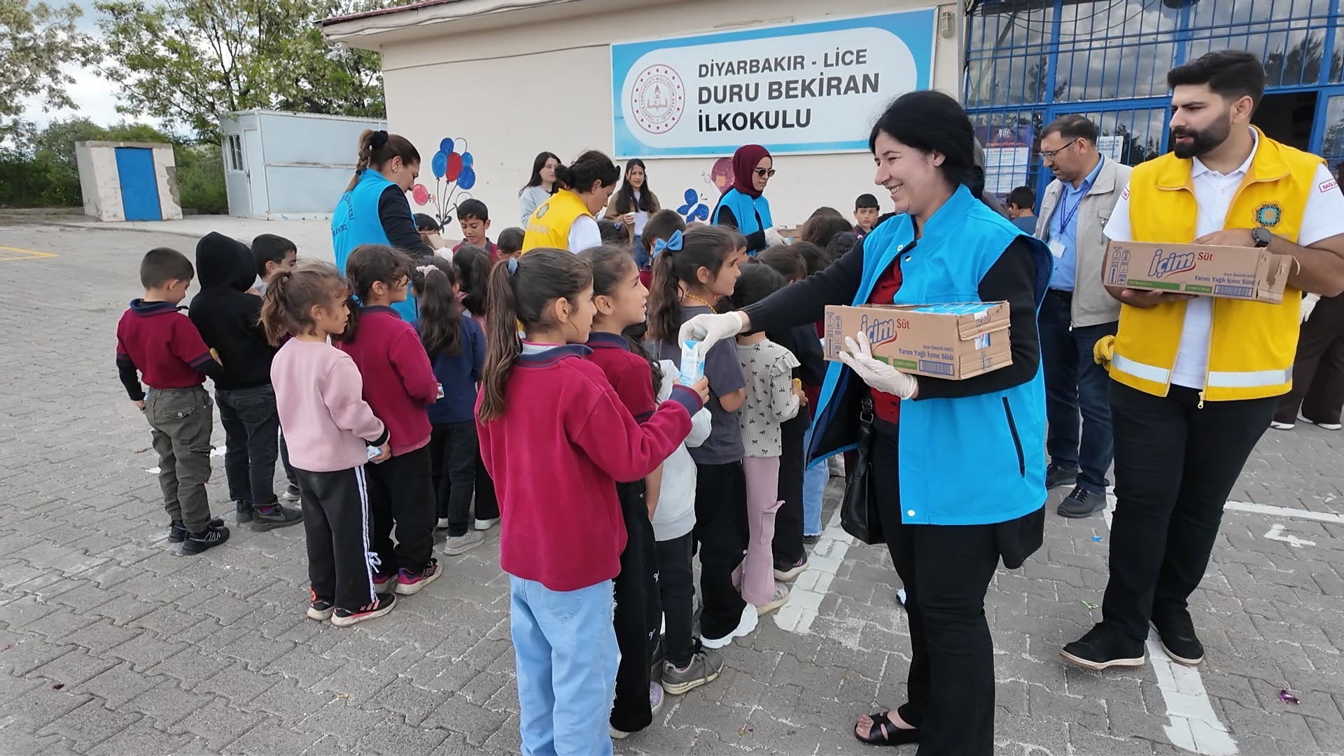 Diyarbakır Büyükşehir Belediyesi, Dünya Süt Haftası kapsamında Lice ilçesindeki ilkokul