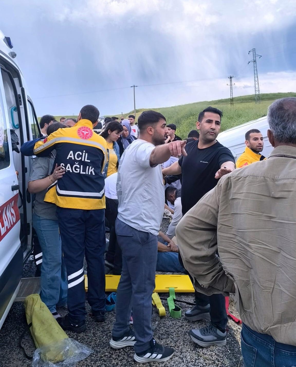 Diyarbakır’da yolcu minibüsü takla attı: 15 yaralı