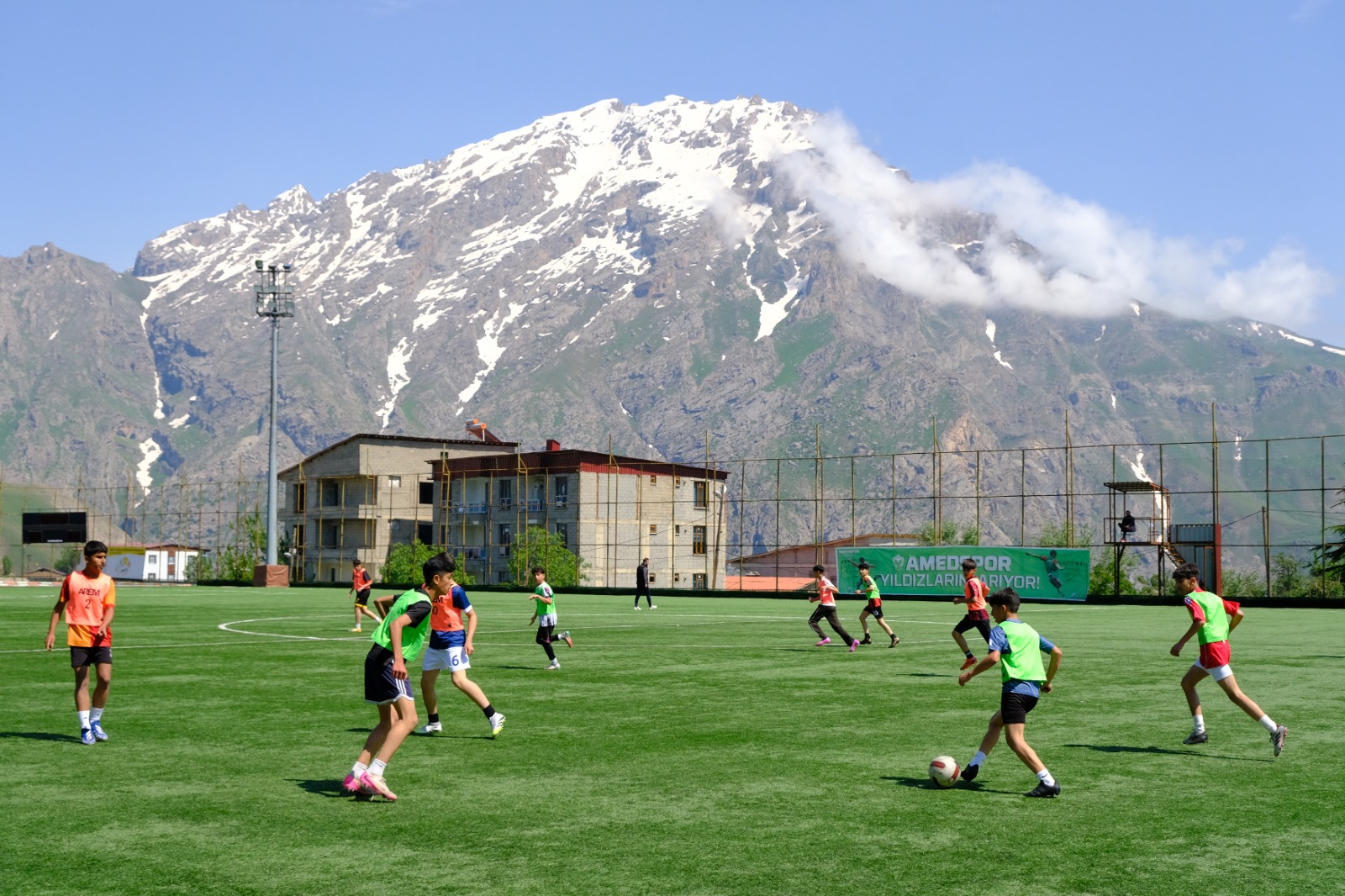 Amedspor’da kulübün altyapı yapılanmasını güçlendirmek ve geleceğin futbolcularını keşfetmek amacıyla