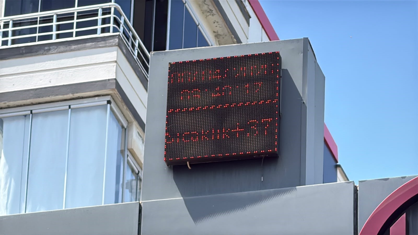 Diyarbakır'da termometreler 40 dereceye yaklaştı, vatandaşlar gölgeye akın etti